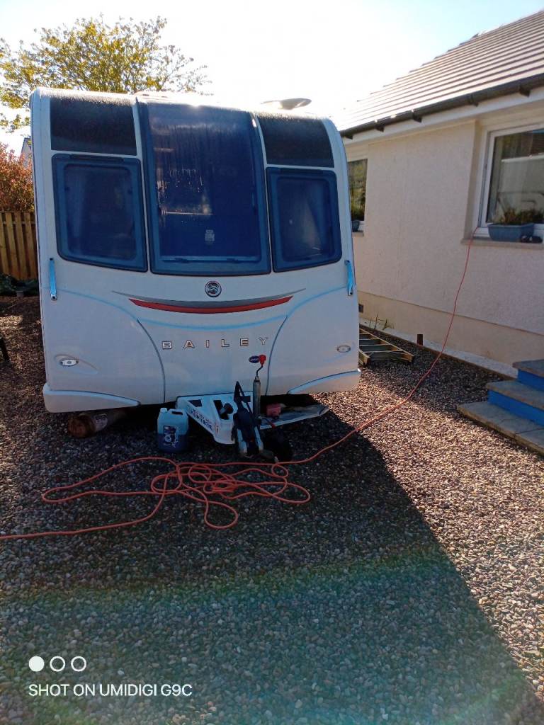 2016 Bailey Unicorn Vito, transverse fixed island bed