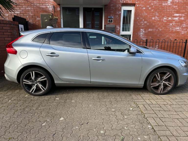 Volvo, V40, Hatchback, 2018, Semi-Auto, 1969 (cc), 5 doors