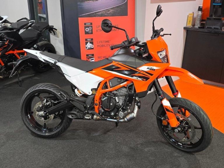 2025 KTM 125 SMC-R 