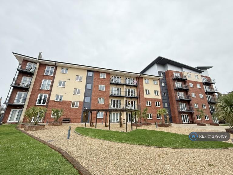 2 bedroom flat in New North Road, Exeter, EX4 (2 bed) (#2798109)