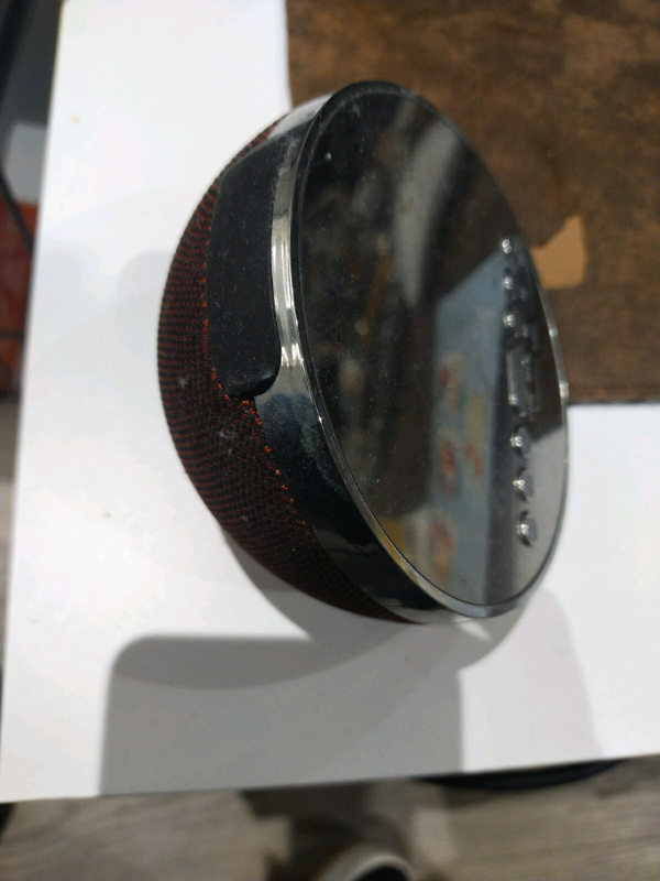 Bluetooth speaker with clock