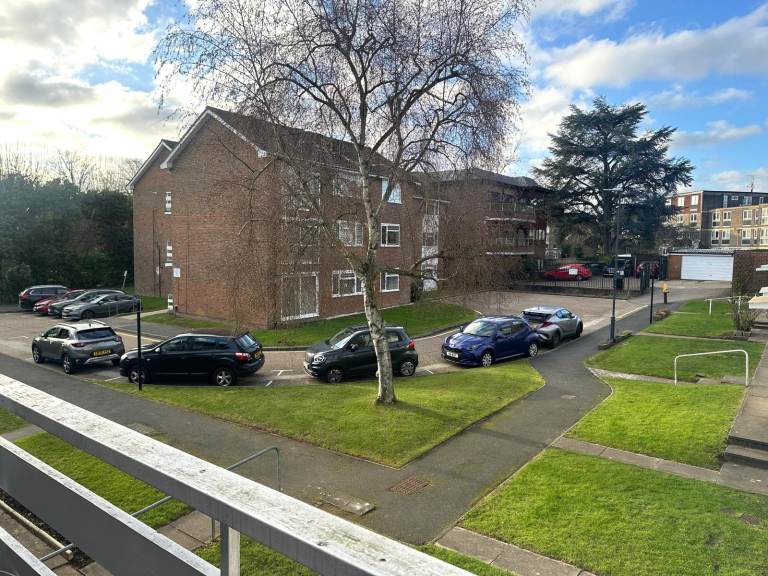Impressive 3-bedroom maisonette available to rent in Stanmore, HA7