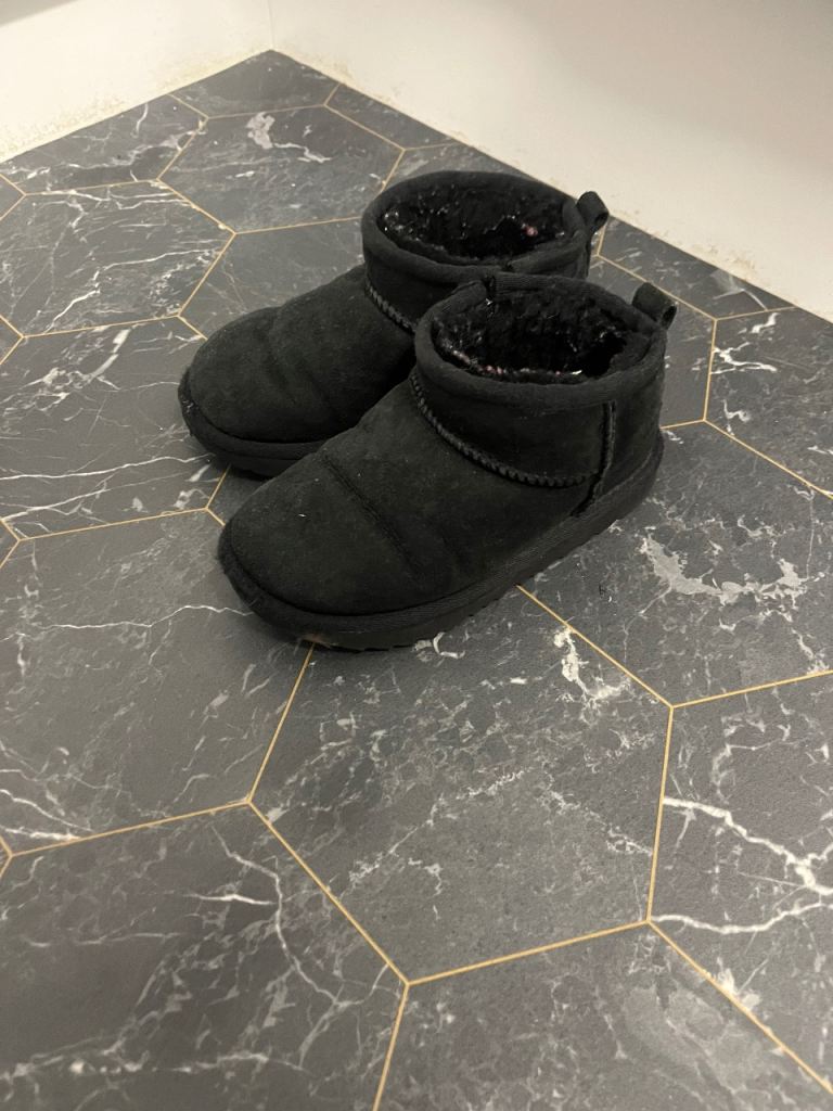 Kids Uggs size 10 