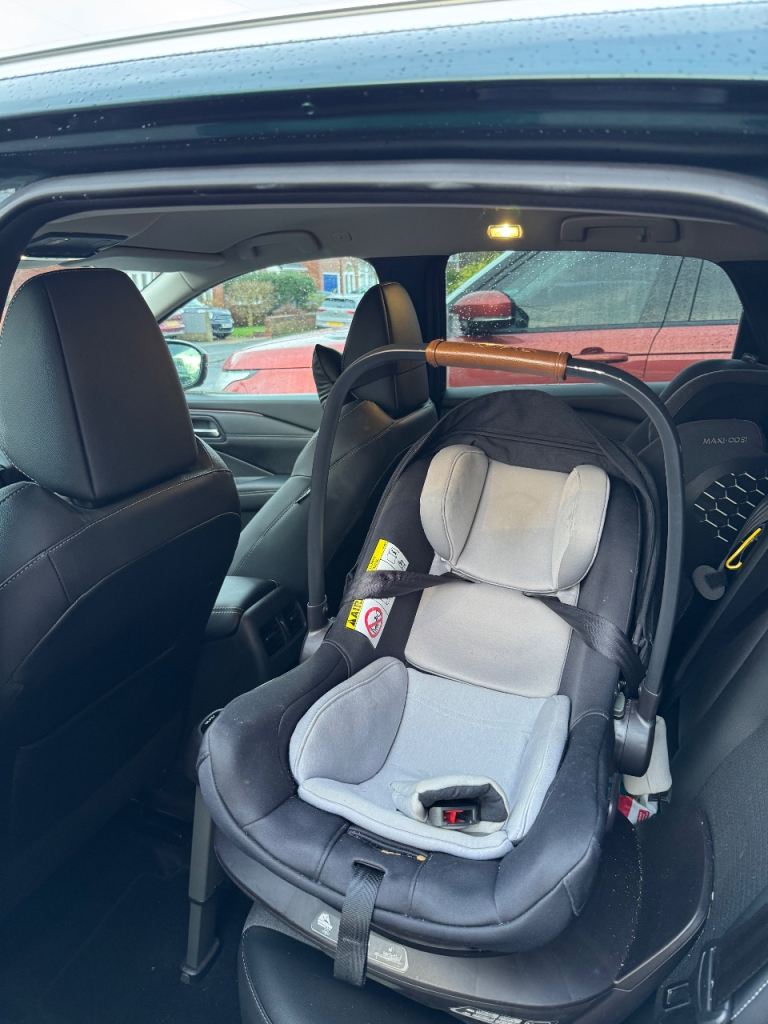 Nuna Next Mixx 3 in 1. Pushchair, travel cot and car seat with base!!!!