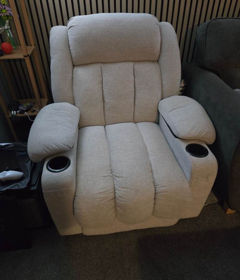 Comfortable Recliner Armchair with Massage and Heat Functions