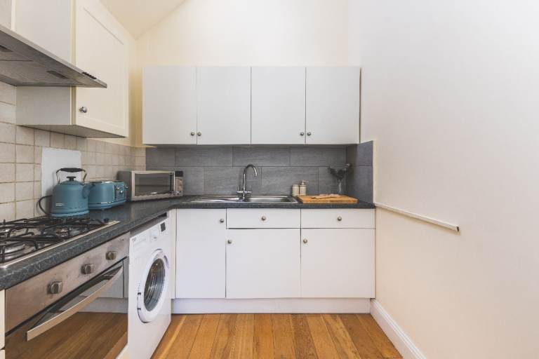 3 Rooms in a Shared House, Woodville Road, W5