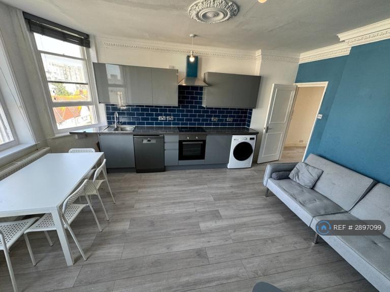 3 bedroom flat in Holland Road, Hove, BN3 (3 bed) (#2897099)