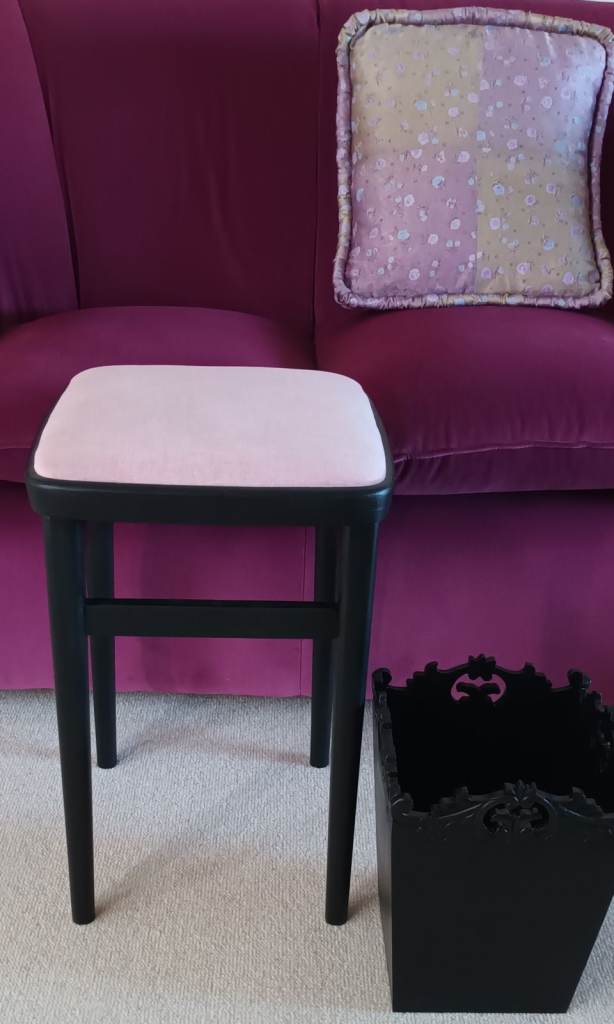 GORGEOUS VINTAGE RETRO WOODEN STOOL MID CENTURY WITH DUSTY PINK VELVET PADDED TOP