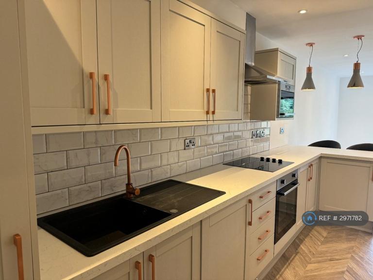 2 bedroom flat in Bennetthorpe, Doncaster, DN1 (2 bed) (#2971782)