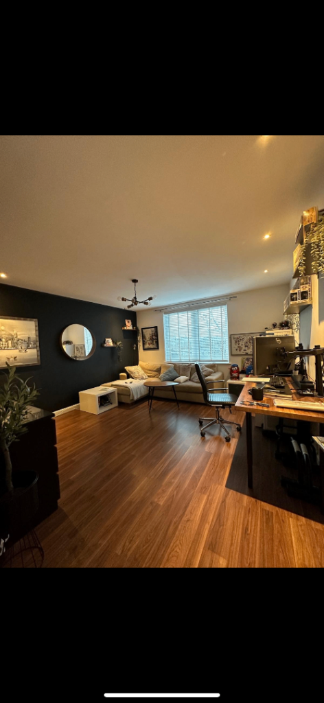 ✨ Two-Bedroom Top Floor Flat – West End City Centre ✨