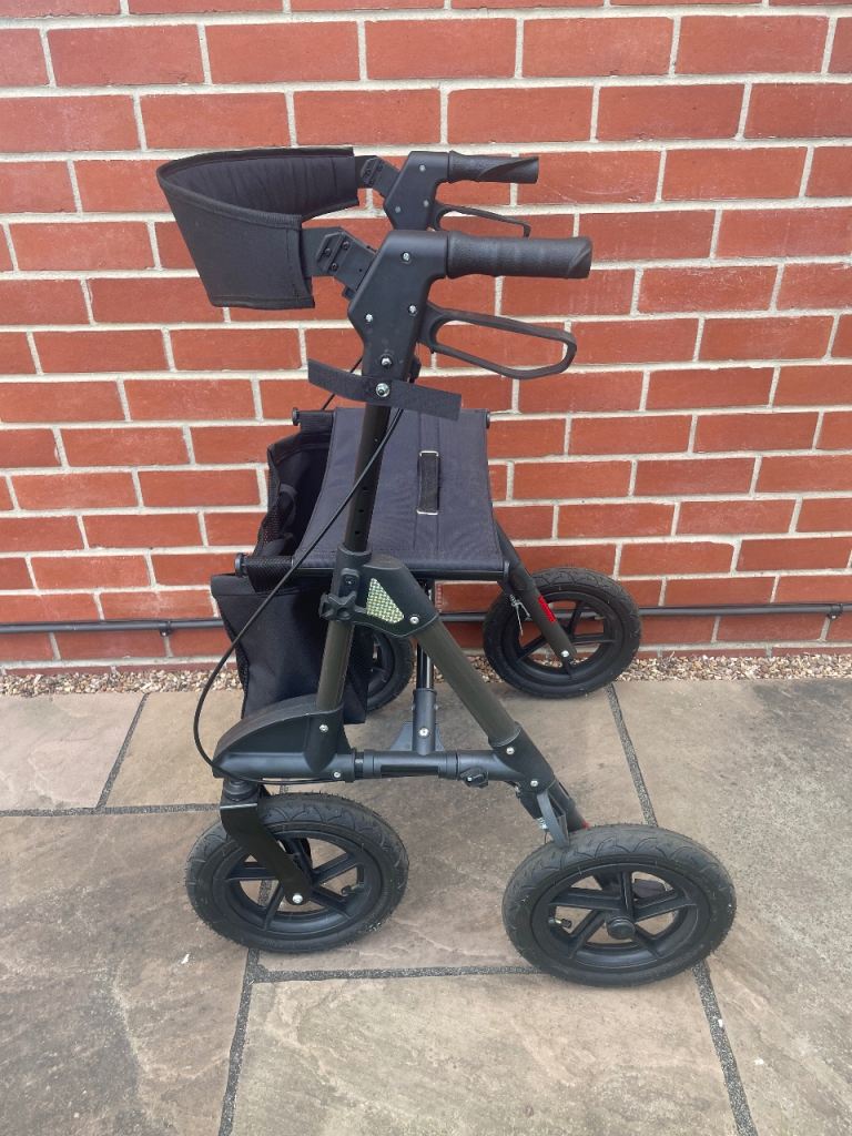 CareCo Traxion Outdoor Rollator