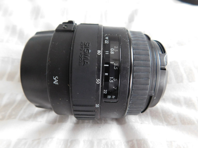 SIGMA DL ZOOM 35-80MM  4 - 5.6 LENS - CANON AF FIT - JAPAN 