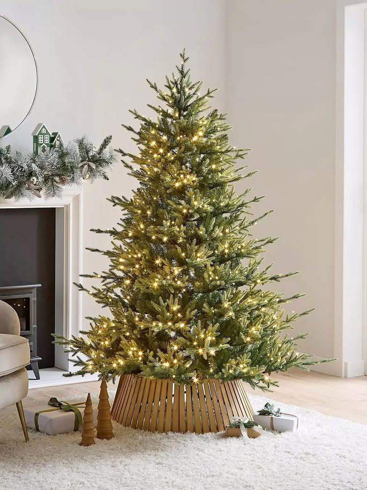 7ft Pre-lit Grand Nottingham Fir Christmas Tree (RRP £300 - BARGAIN)