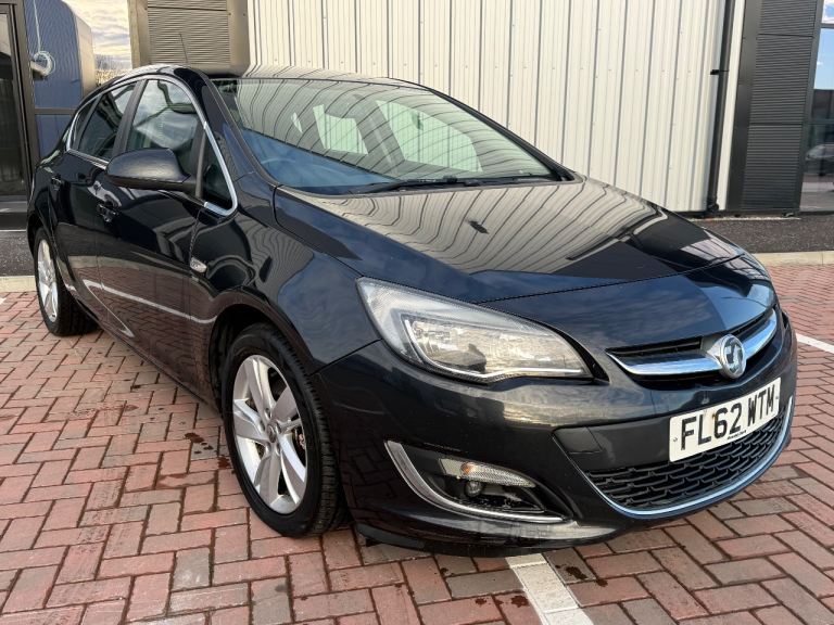 Vauxhall, ASTRA, Hatchback, 2012, Manual, 1956 (cc), 5 doors