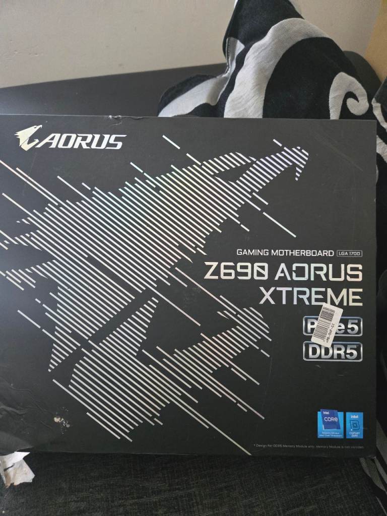 Aorus z690 extreme gaming motherboard