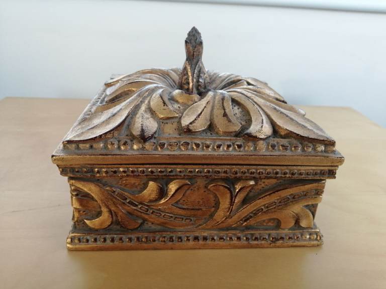FABULOUS DECORATIVE - MARKS & SPENCER CERAMIC BOX 