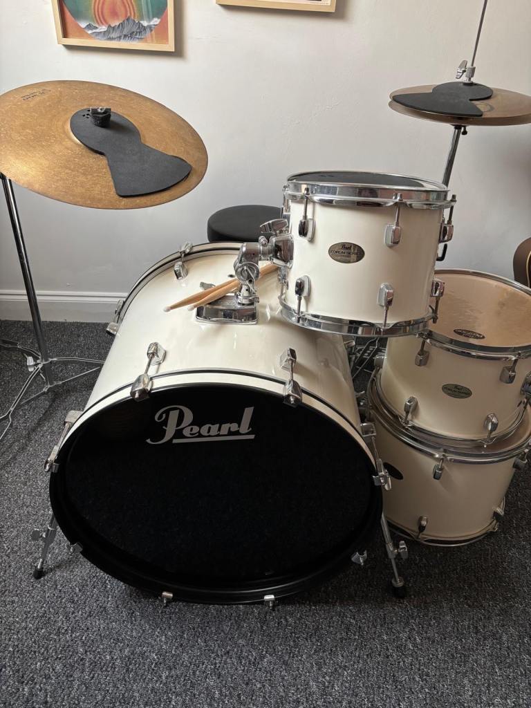 Pearl Forum Series 5 piece drum kit with hi-hats, ride cymbal and drum pads