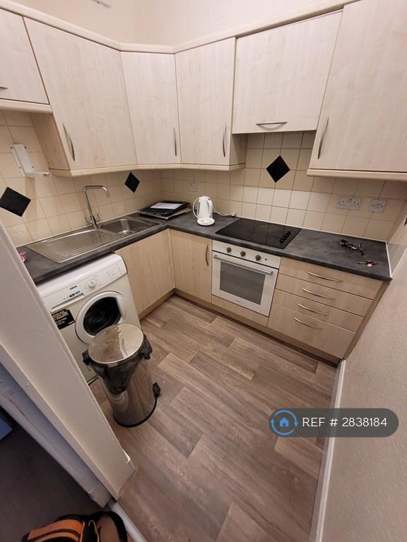 2 bedroom flat in Alexandra Parade, Glasgow, G31 (2 bed) (#2838184)