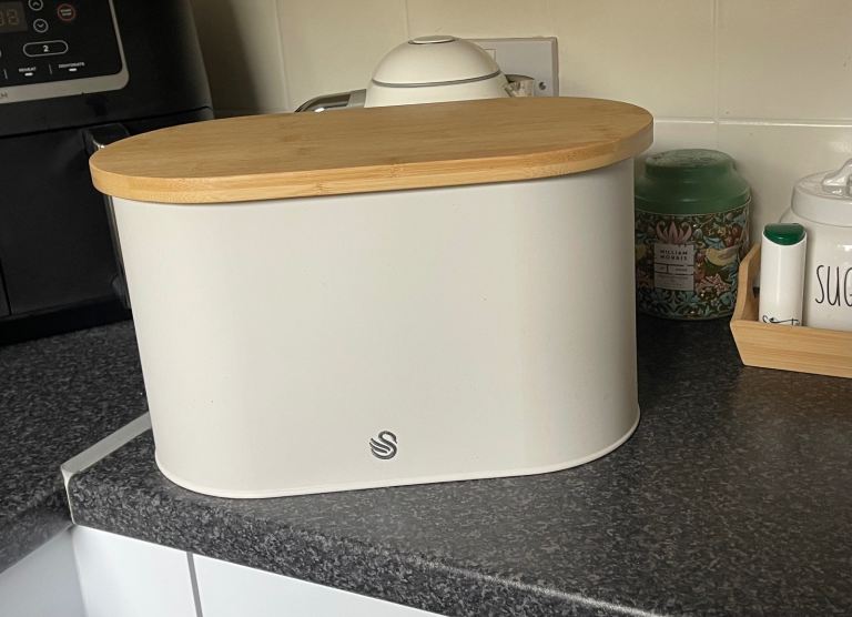 Swan bread bin, £10.00 for Sale in Aspley, Nottinghamshire | Gumtree