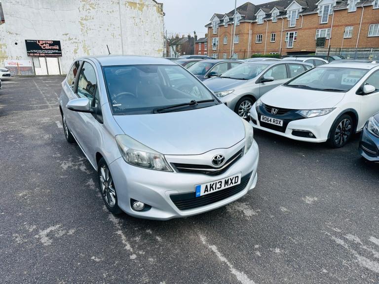2013 Toyota Yaris 1.33 VVT-i SR 3dr HATCHBACK Petrol Manual
