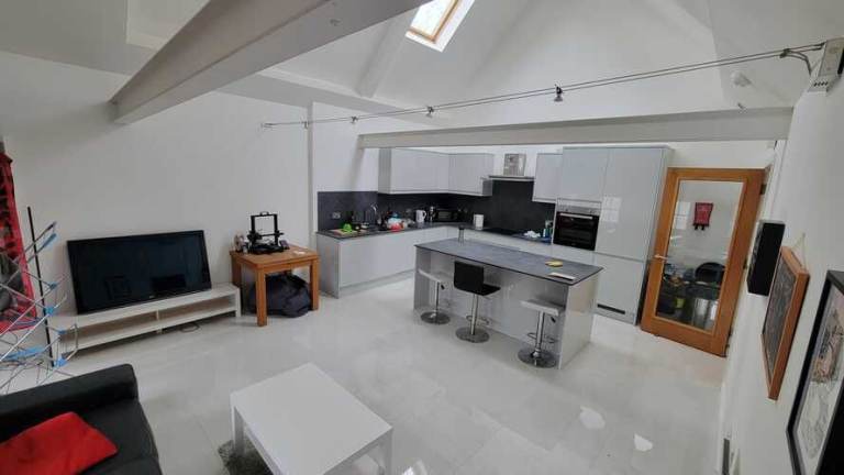Room in a Beautiful 4 bed Flat, City Centre, BN1