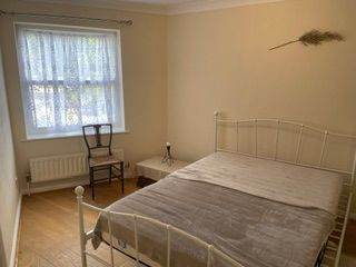 Light Double Room with en-suite for rent - ISLEWORTH  