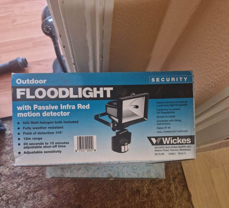 Wickes outdoor floodlight Security x 4