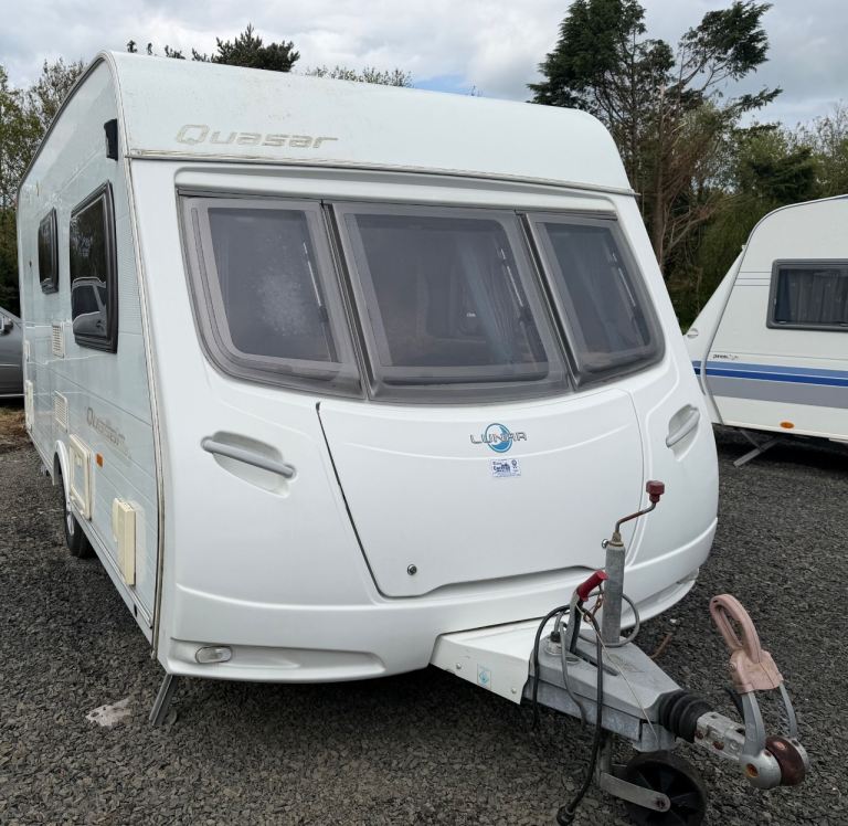 Lunar quasar 2010 caravan 4250&