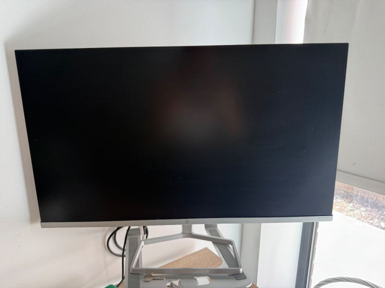 HP 27” USB-C Monitor – Excellent Condition – Ideal for Home Office