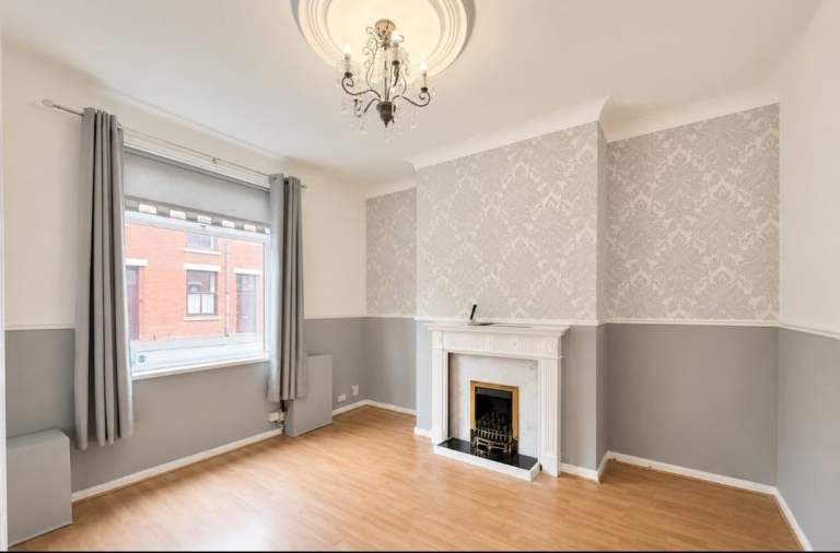 2 bedroom mid terraced house for rent Leigh
