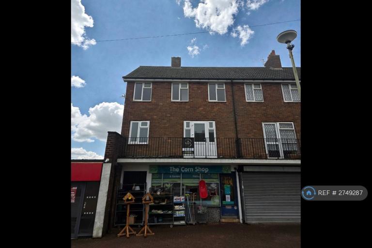 3 bedroom flat in The Arcade, Upper Gornal, Dudley, DY3 (3 bed) (#2749287)
