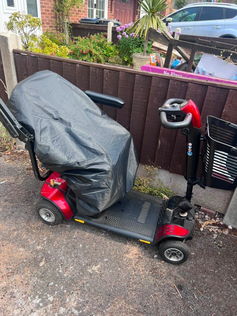 Go-Go Elite Traveller LX Mobility Scooter – Red, Good Condition