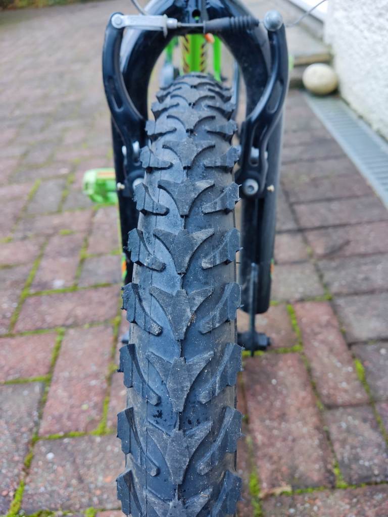 ==SOLD==Kids bike, 18 inch, green, ideal for 4 or 5 year old.