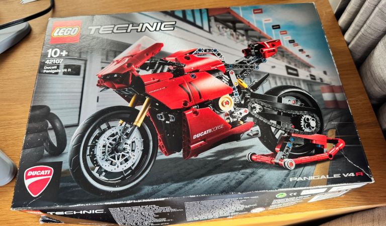Lego Ducati Panigale V4 R