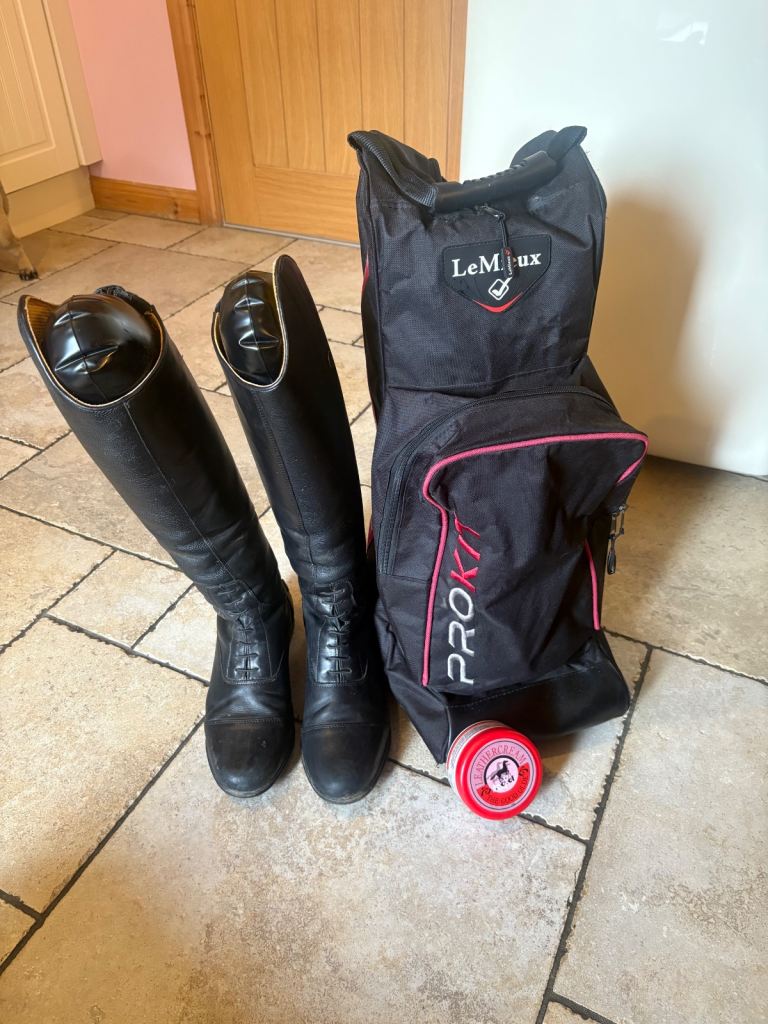 Moretta Men’s Long Riding Boots, Le Mi eux pro kit bag and polish.