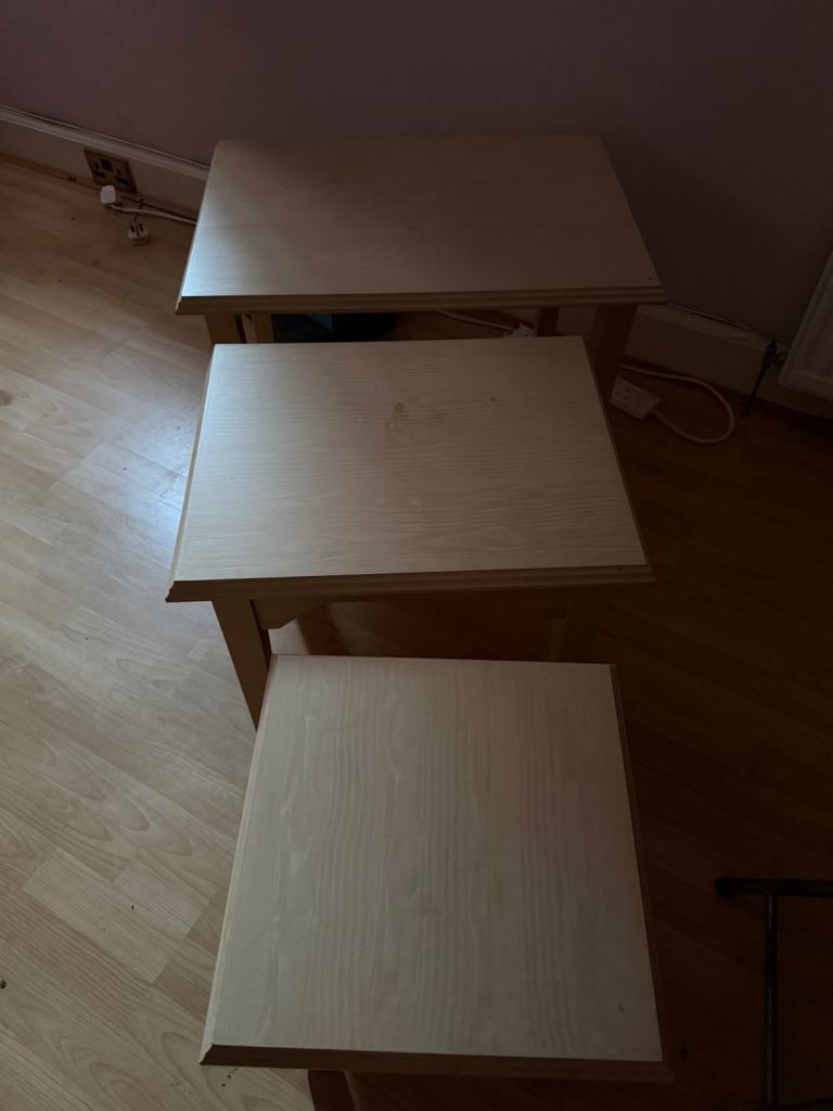 Nest of three tables 
