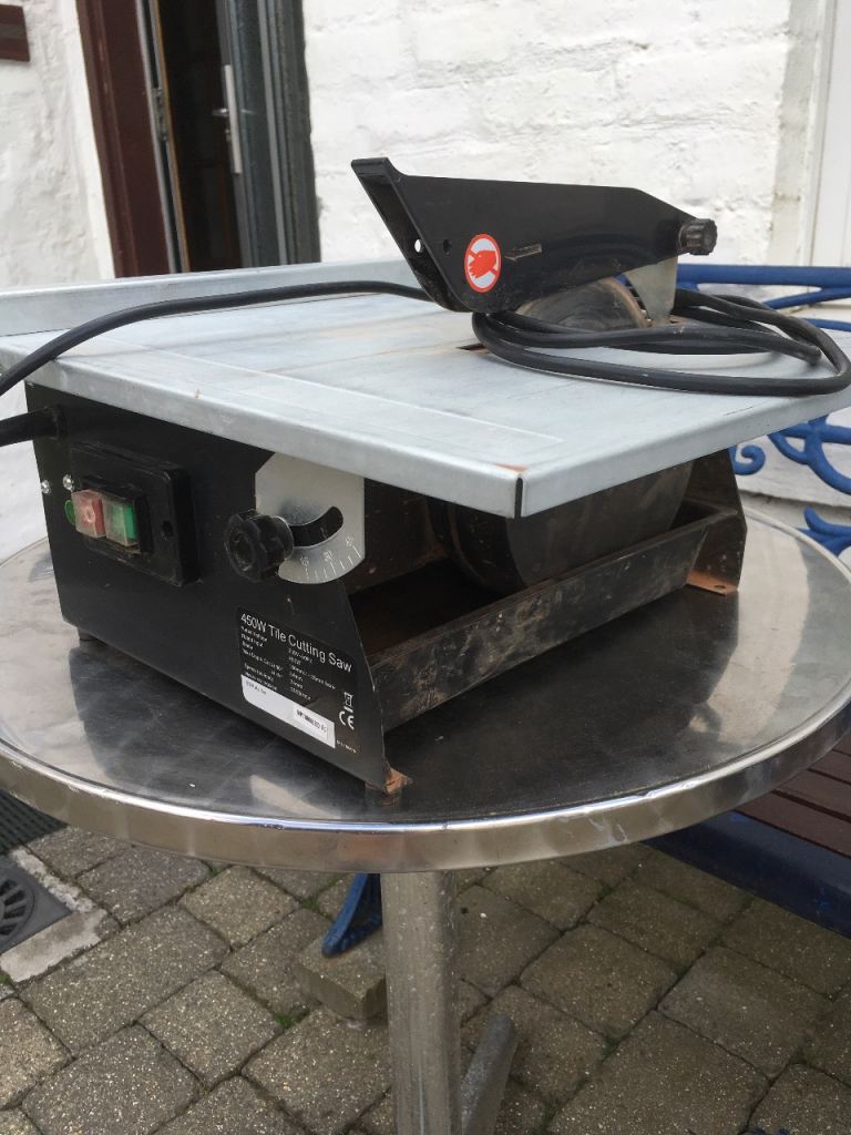 Electric Tile Cutting Saw. 450 Watt.     