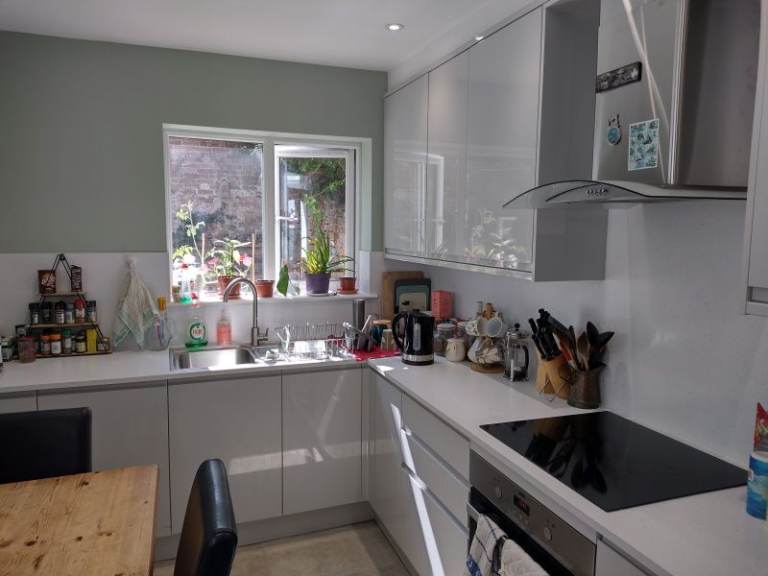 Double room in friendly shared house, Mont Le Grand (bills included)