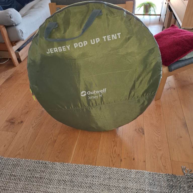 Pop up tent