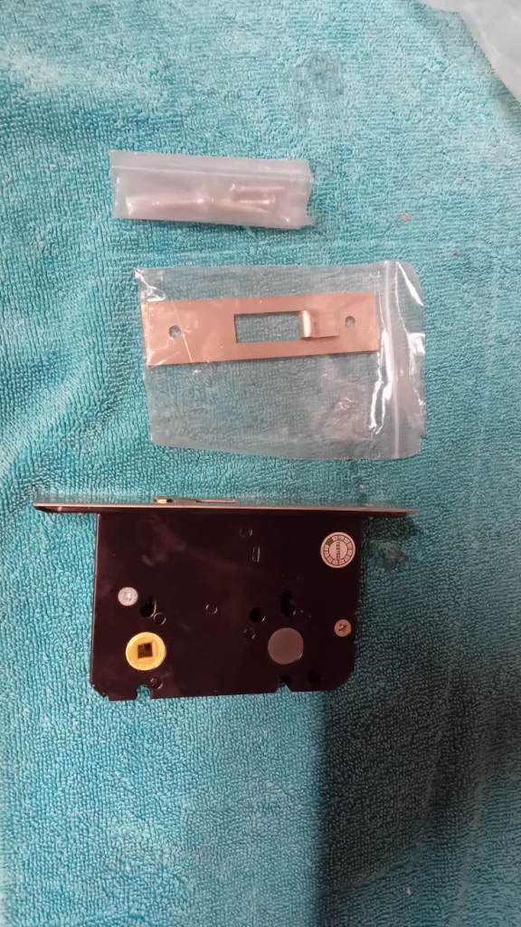 BRAND NEW IMPERIAL LOCKS HOOK LATCH LOCKCASE FOR SLIDING DOORS ETC