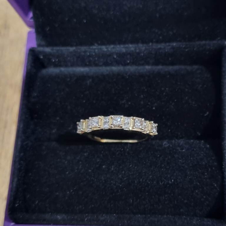 Gold 9ct Diamond half hoop ring. 0.50ct 