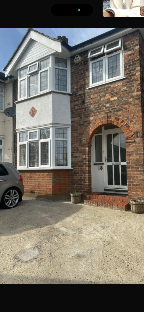 Fully furnished 3/4 bedroom house available in Uxbridge 