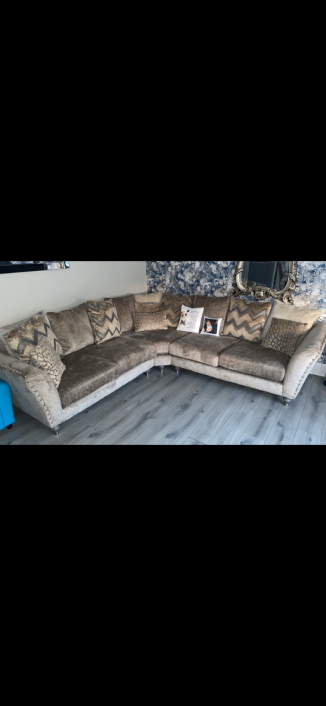 Beautiful corner couch- DFS 