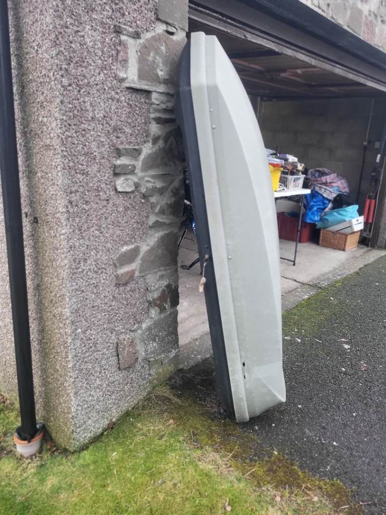 Halfords roof box 270litre