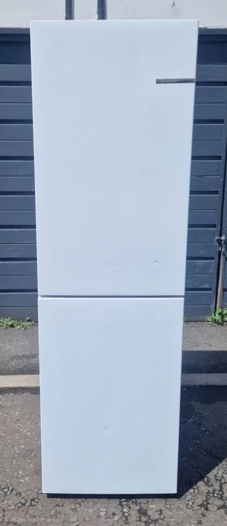 Bosch Fridge Freezer - White, Good Clean condition
