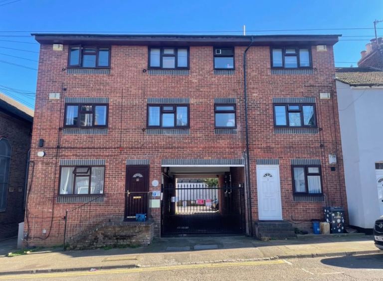 Flat To Rent 