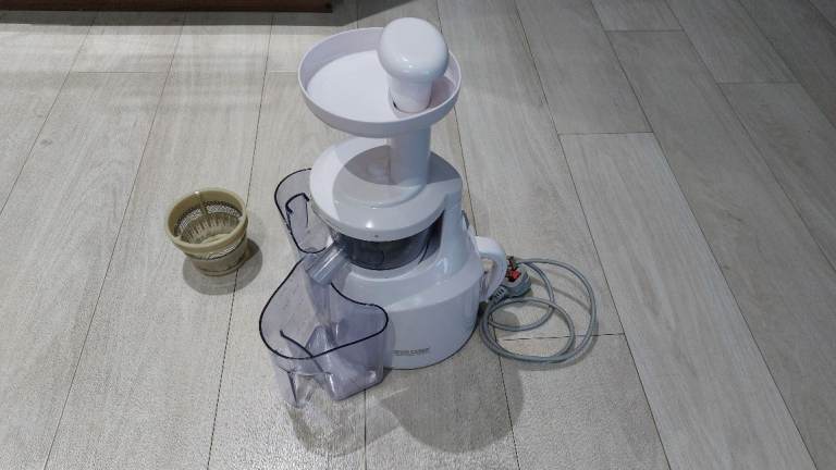BioChef Slow Juicer – Hardly Used – Complete with All Parts