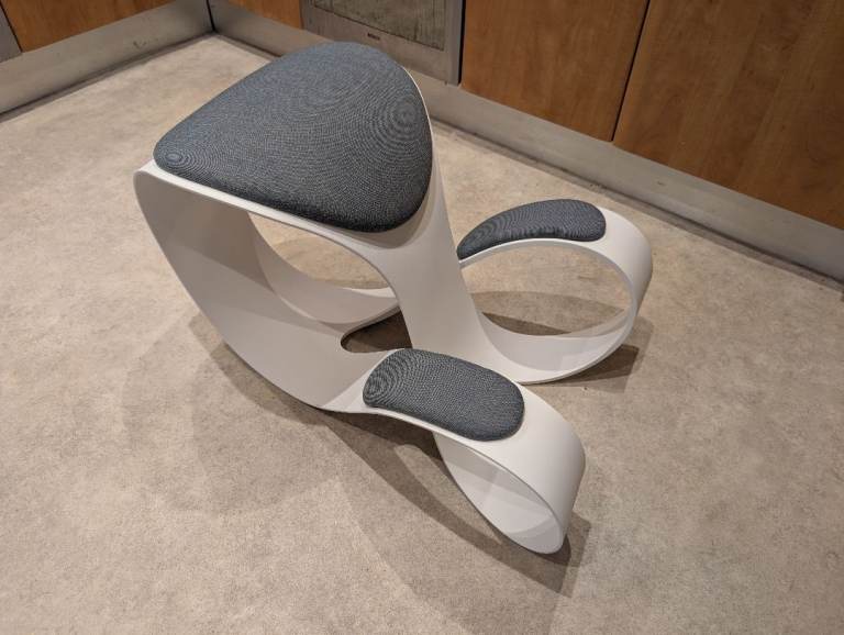 MOON | Ergonomic Infinity Kneeling Posture Chair