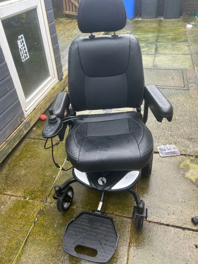Electric wheelchair 