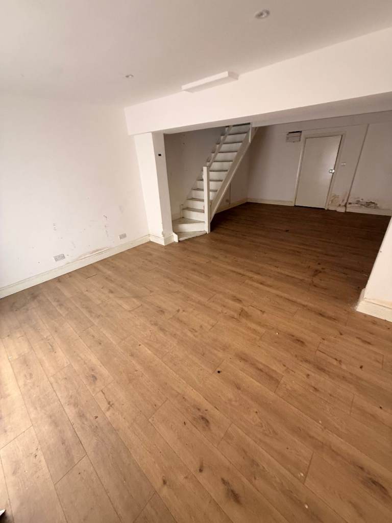 170 West street commercial workshop and office space To Let